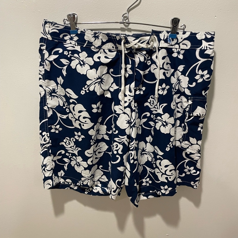 Xelosette Woman’s Board Shorts - Size 14